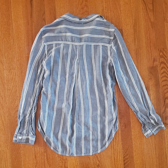 Button down - Picture 2 of 4